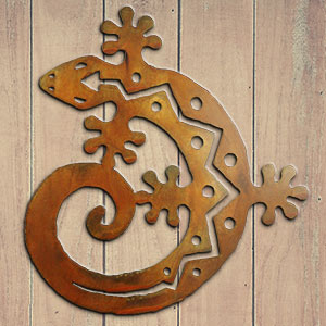 165172 - 18-inch medium C-Shaped Gecko 3D Metal Wall Art in a rich rust finish